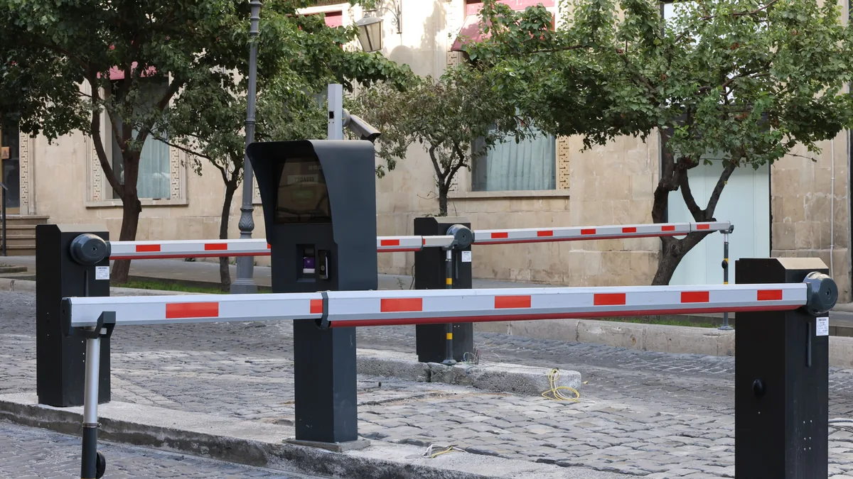 Tailgating: The Invisible Problem Affecting Your Neighborhood's Security